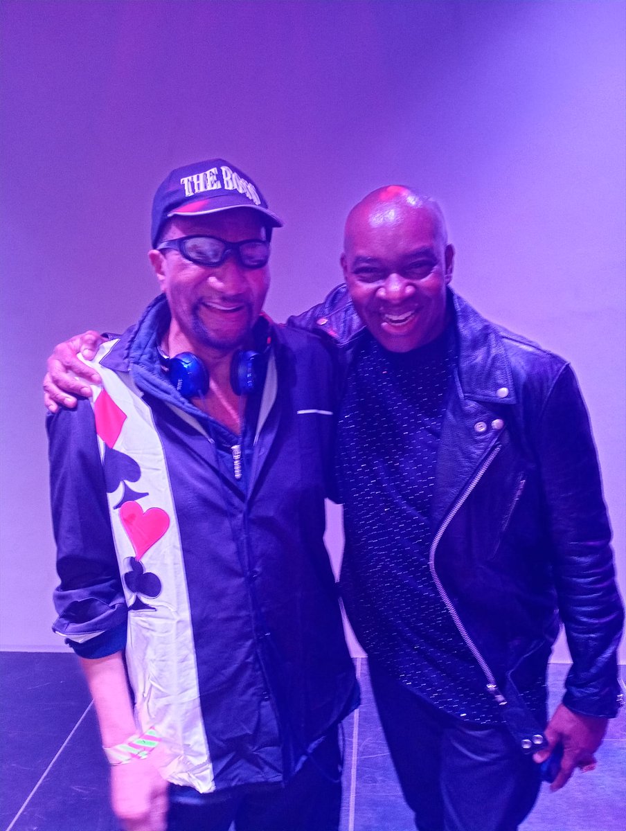 When broadcasting legends meet! 

John "The Boss" Matinde and Tichafa "Tich Mataz" Matambanadzo meet in Harare.

Big up, to the soul family .