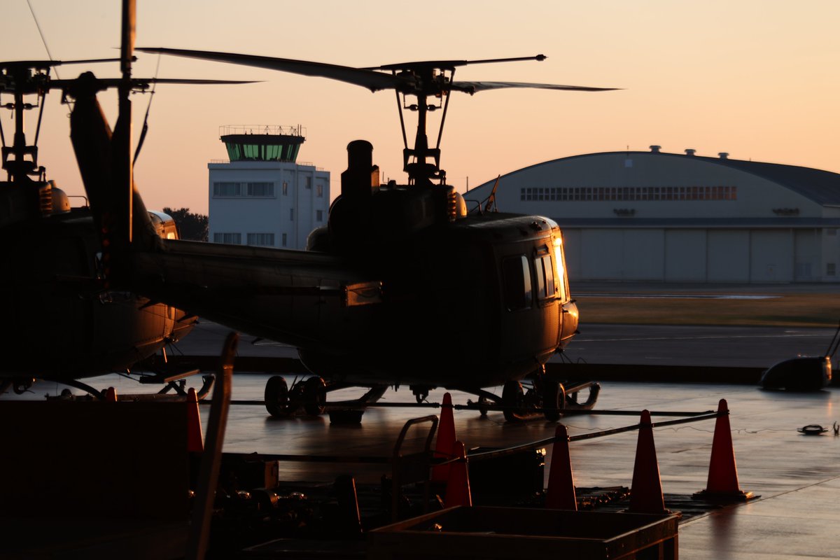 【#航空祭 を楽しもう⑧】
本日は予定通り #明野駐屯地 開設70周年、#航空学校 創立73周年記念行事航空祭を挙行いたします！！たくさんのご来場をお待ちしております！！