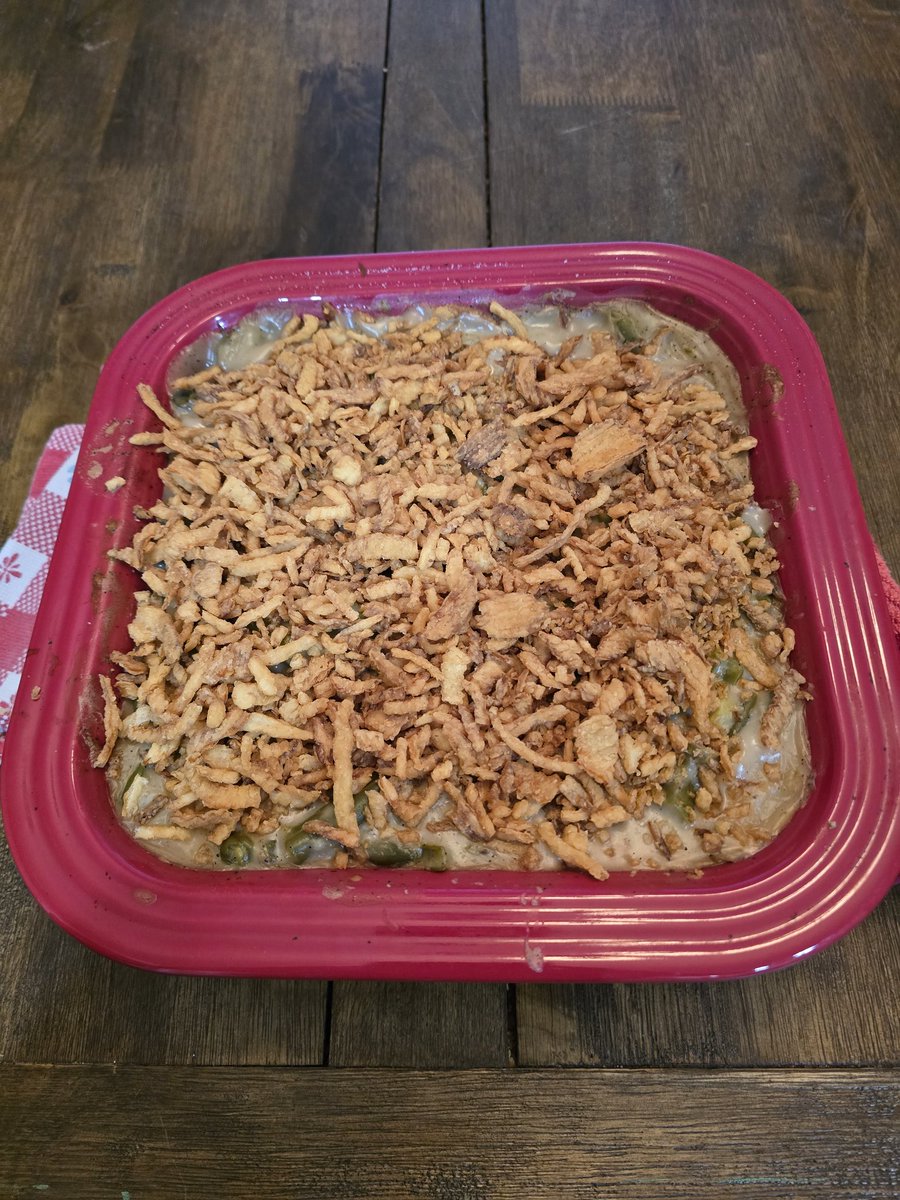 MrZackButler's tweet image. Baking a practice Green Bean Casserole 7 days early is the Thanksgiving equivalent of running full-pad drills in July. Same sweat, same onions, zero crowd - just me and the casserole getting our reps in before the big day. #GBCSzn

@Eddie_Rado