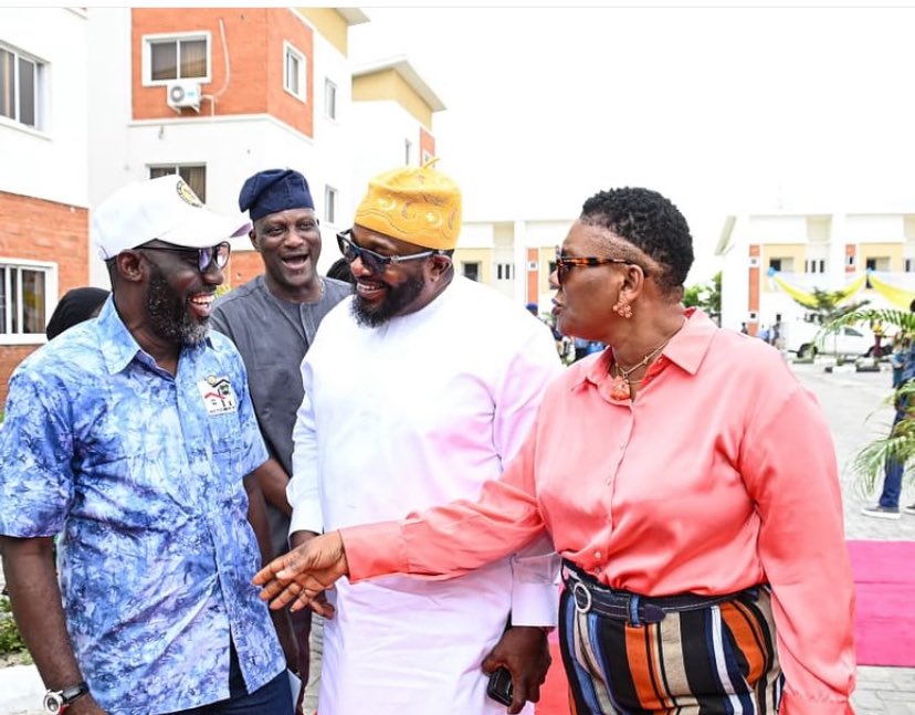 engr_toriola's tweet image. Earlier today, Mr. Governor, Mr. Babajide Sanwo-Olu, commissioned the newly completed 233 unit housing estate in the Abraham Adesanya area of Eti-Osa. The project was delivered in partnership with Urban Shelter Ltd which validated the State commitment to Pub Private Partnerships
