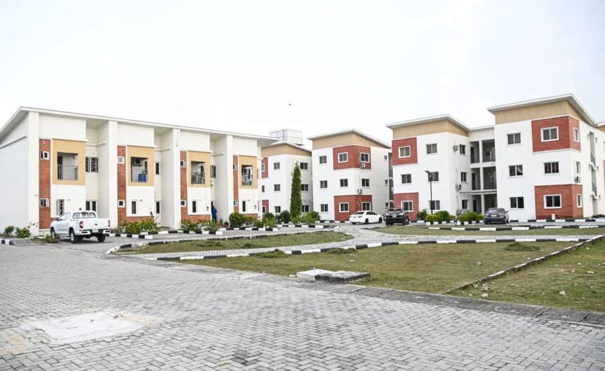 engr_toriola's tweet image. Earlier today, Mr. Governor, Mr. Babajide Sanwo-Olu, commissioned the newly completed 233 unit housing estate in the Abraham Adesanya area of Eti-Osa. The project was delivered in partnership with Urban Shelter Ltd which validated the State commitment to Pub Private Partnerships
