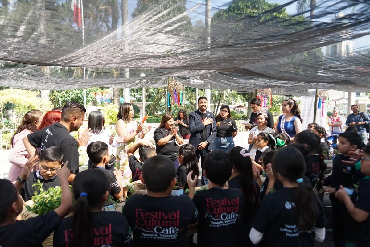 SECVERoficial's tweet image. Hoy inauguramos en #Teocelo el Festival Cultural del Café☕✨, un encuentro que celebra la identidad cafetalera de Veracruz y el valor de nuestras tradiciones y comunidades.

¡Te invitamos a disfrutarlo este fin de semana!
Programa👉 bit.ly/Programa_FCC

#VeracruzEstáDeModa