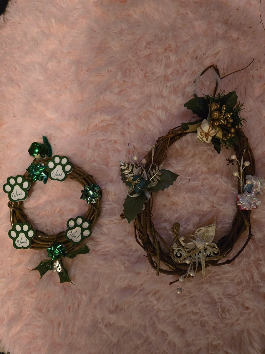 Paxtree's tweet image. Busy week. Cleaning Grape vines and I thought; “Waste not, want not.” quote from 1576 in, The Paradise of Dainty Devices by Richard Edwardes. So,  I gifted all the Neighbours. 

#grapevine #grapes #wreaths #gifting
#SpiritualEncouragement #SpiritualMotivation