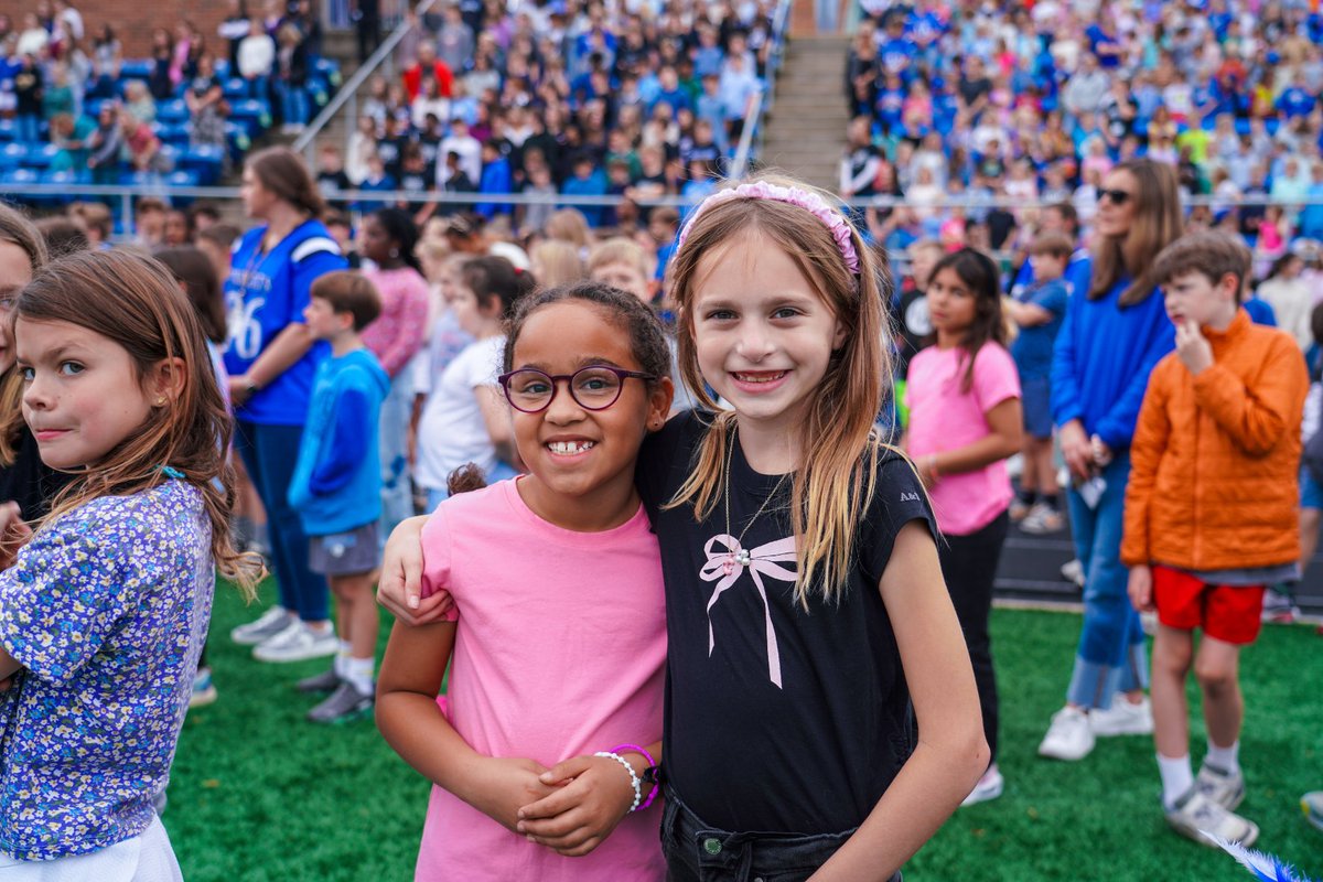 What a beautiful reminder of the Lord’s faithfulness at our annual all-school Thanksgiving chapel! 🦃💙🤍 We sang, prayed, and reflected on the importance of gratitude and community. Together, we are #ccsKnights! 📸 @openhandimages #HappyThanksgiving