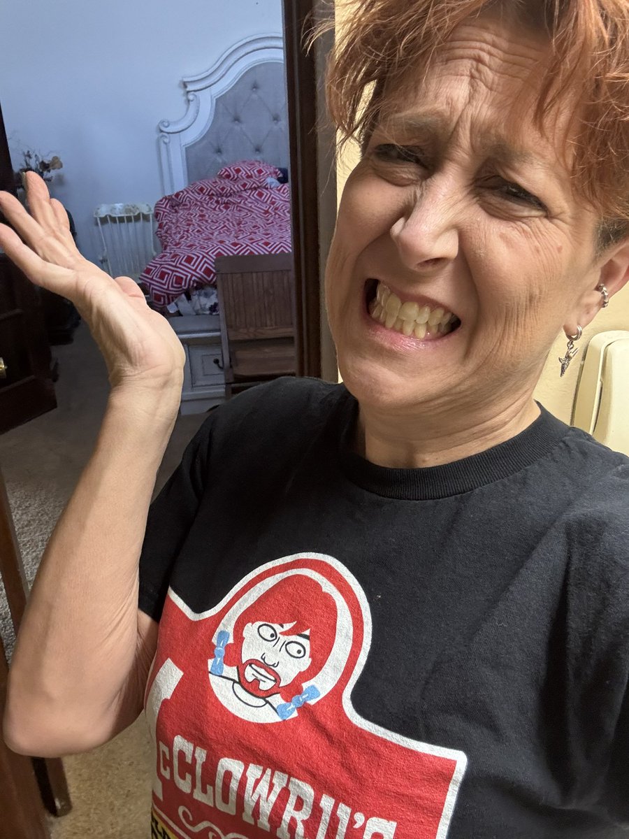 Is it wrong to test someone on a first date with the Ass Burgers tshirt? I’m actually asking <a href="/mattmcclowry/">Matt McClowry</a>  and <a href="/LandauDave/">Dave Landau</a>  and <a href="/comednDRichards/">Derek Richards</a> . Basically no good advice from y’all.