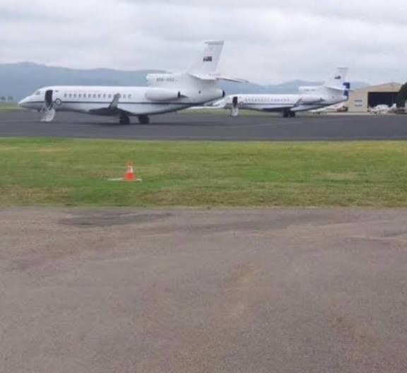 juzzy81's tweet image. Yet these fools fly everywhere, how’s the hypocrisy 🫠