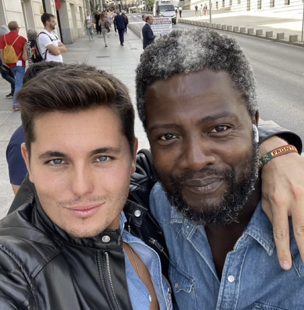 Carlos Álvarez y Etta Eyong cuando los pone mi colega / Cuando los pongo yo