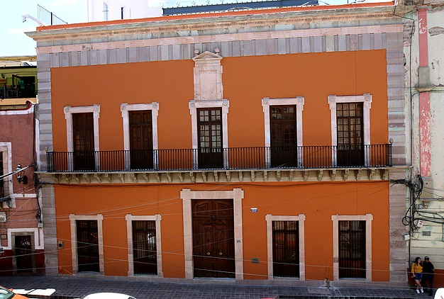 KioscoHistoria's tweet image. El #21DeNoviembre de 2019, con una muestra de los bienes del patrimonio pictórico, etnográfico y científico acumulados durante 287 años de historia, abrió sus puertas el Museo de la @UdeGuanajuato #MUG.
🇲🇽🎭🏛️🖼️
bit.ly/3CGdw88