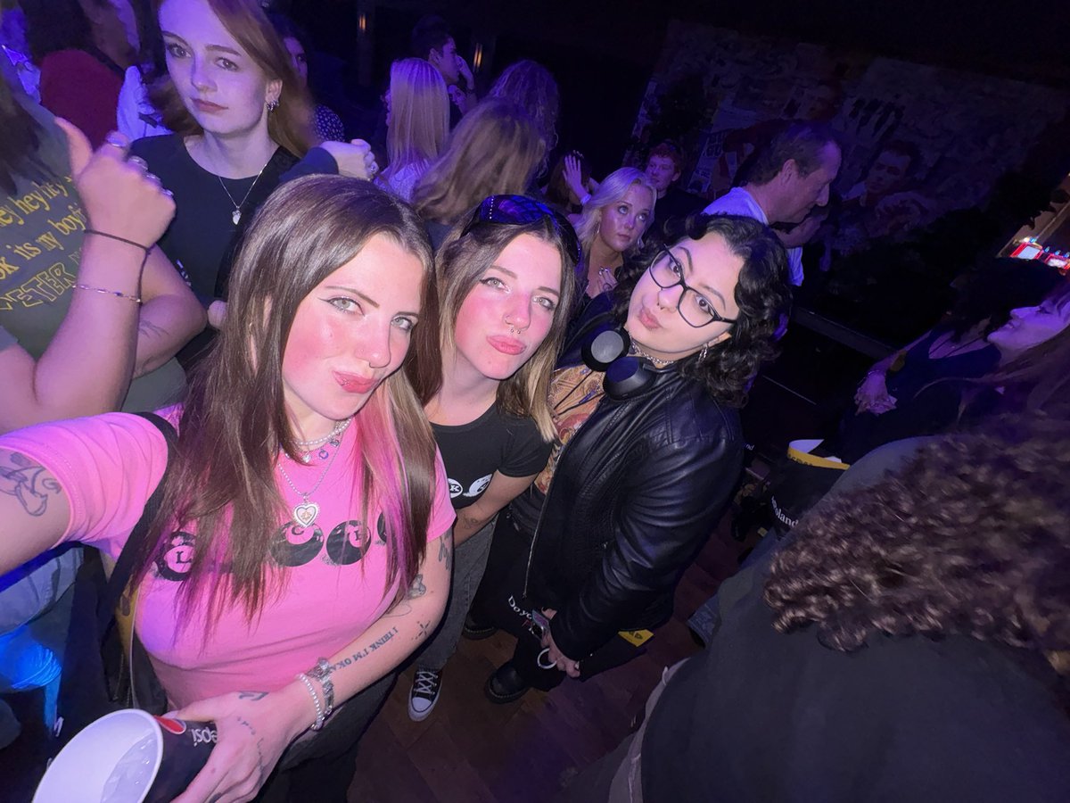 DIGITALDANZIG's tweet photo. from anya in the back of ria’s wembley photo —> to meeting at a peter show completely on the other side of the world—> to matching peter tattoos https://t.co/19A9XZTdn7