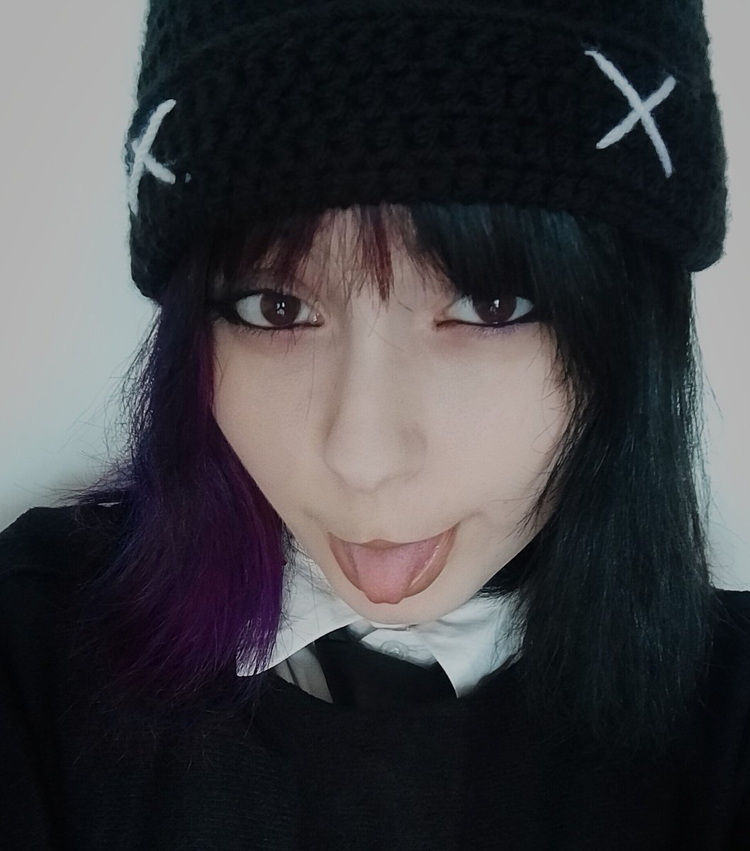 no labels. just aaron (Conan Doyle's version) 🦕🍇 tweet media