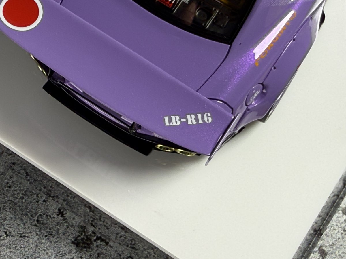 rx7aki's tweet photo. 新色のPearl Purpleとファイターデカールを施した珠玉の逸品✨
これは凄く綺麗で、カッコいい🤩
AHらしいデザインのデカールもイイね👌 https://t.co/yaXt1dUdLh