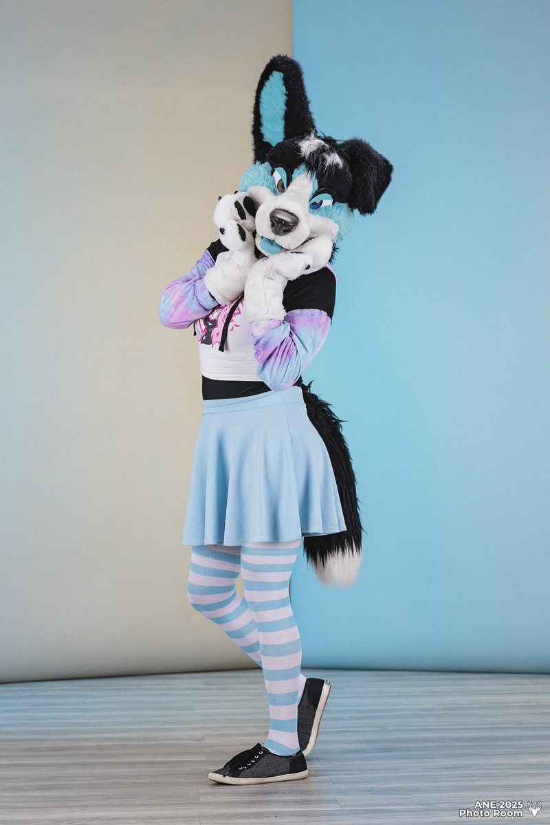 Happy Friday 😘

#FursuitFriday 
🧵: <a href="/MadeFurYou/">Made Fur You</a> 💙