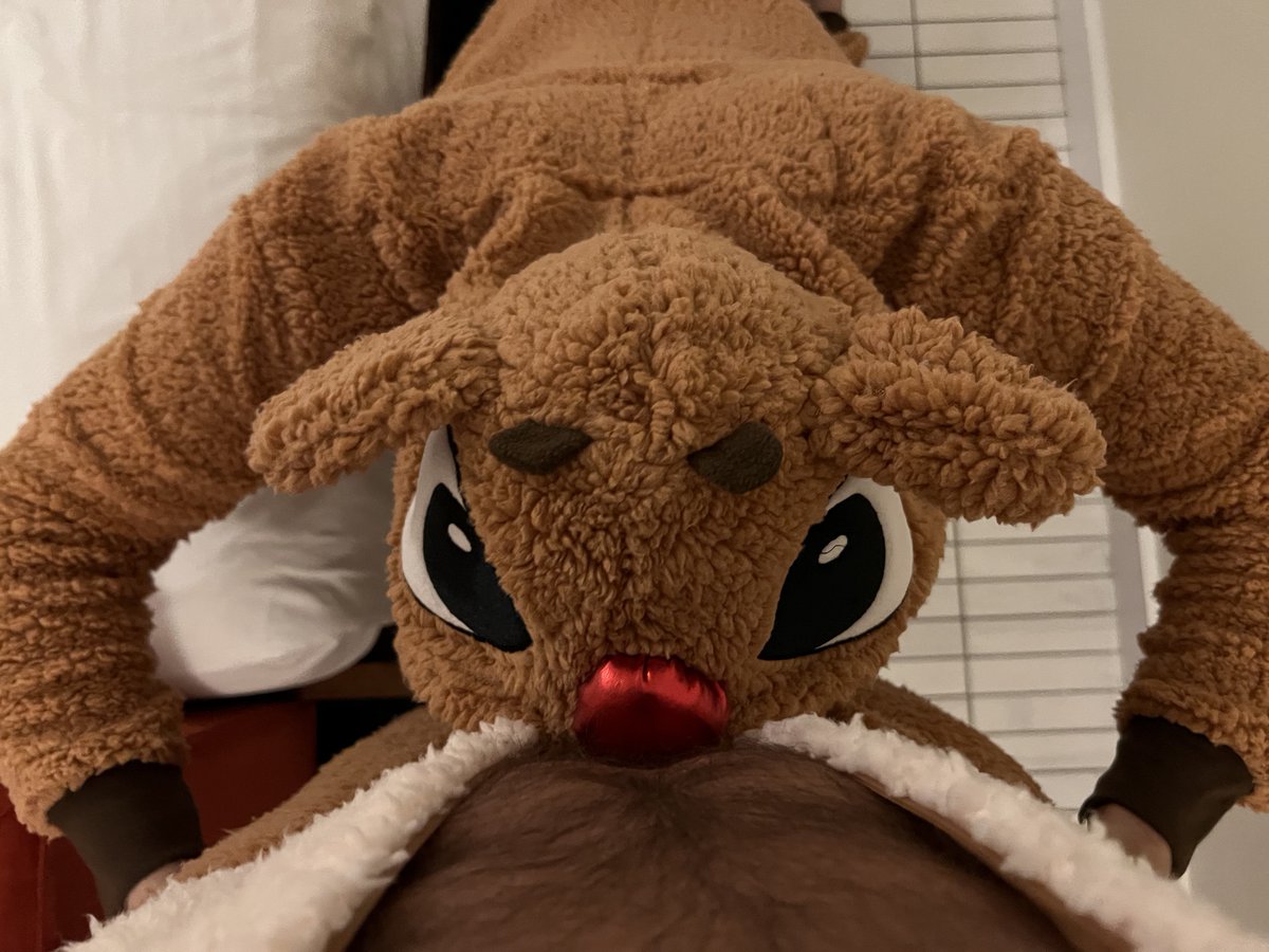 Everett_XX's tweet photo. POV: I’m sucking your cock in my new Rudolph onesie https://t.co/c0TLUQBDVL