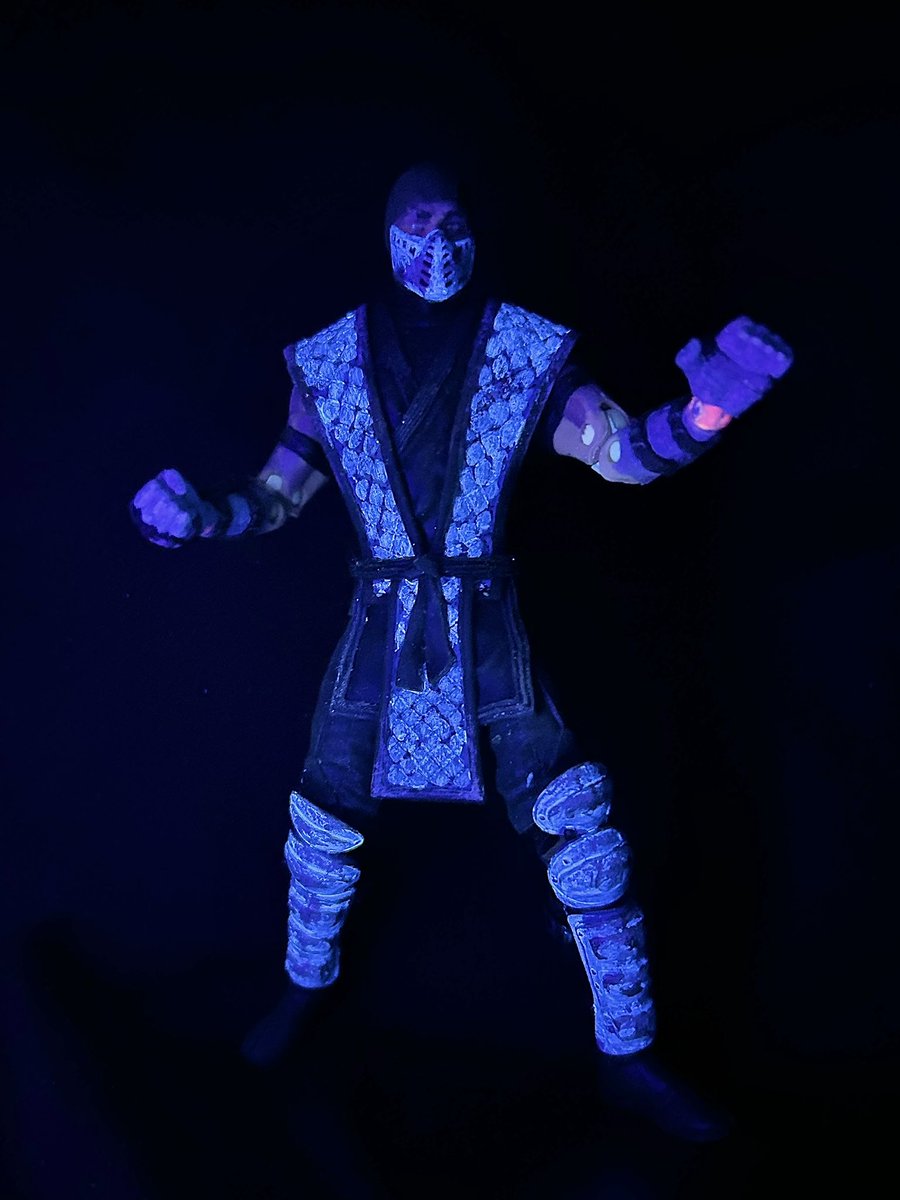 patrickjesson's tweet image. I repainted the McFarlane Toys Sub-Zero.  I used fluorescent paint so he glows under a black light #mcfarlanetoys #mkkollective #mortalkombat #subzero #customactionfigures