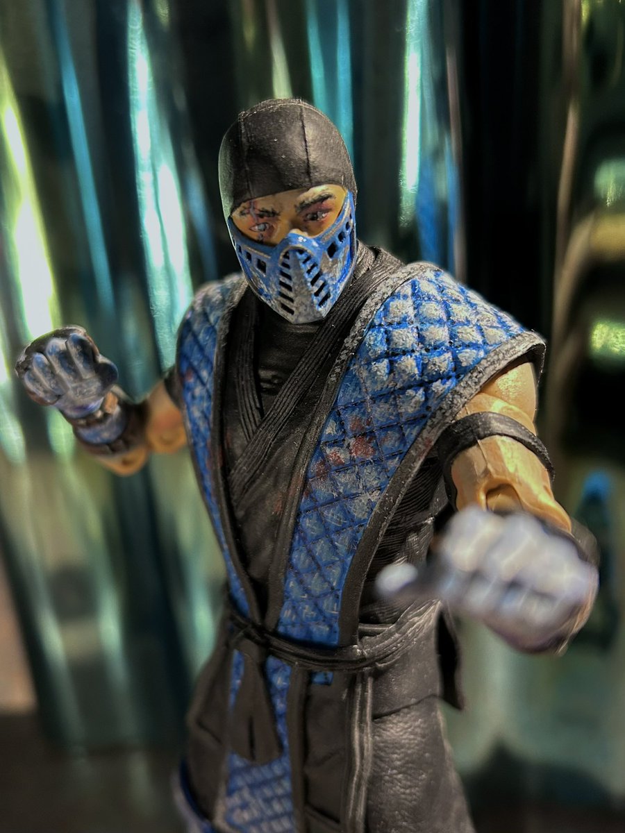 patrickjesson's tweet image. I repainted the McFarlane Toys Sub-Zero.  I used fluorescent paint so he glows under a black light #mcfarlanetoys #mkkollective #mortalkombat #subzero #customactionfigures