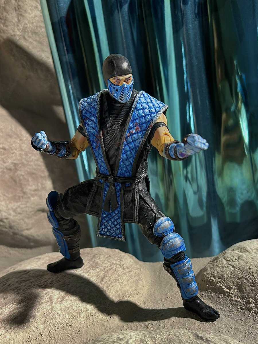 patrickjesson's tweet image. I repainted the McFarlane Toys Sub-Zero.  I used fluorescent paint so he glows under a black light #mcfarlanetoys #mkkollective #mortalkombat #subzero #customactionfigures