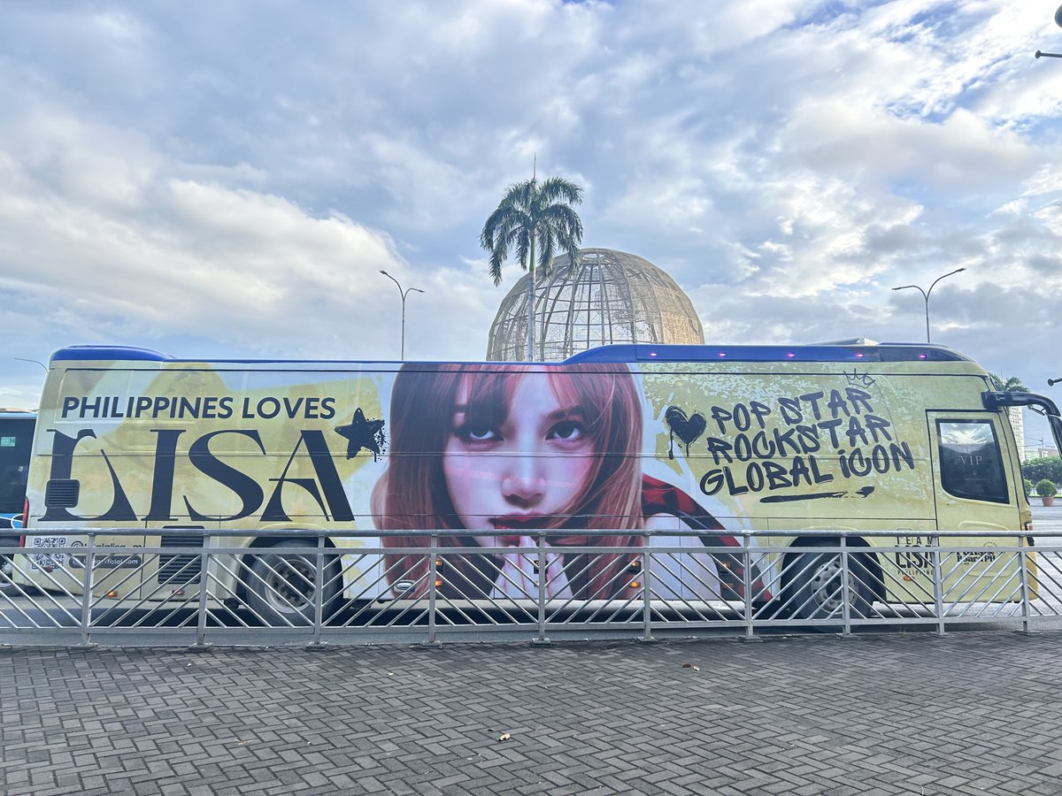 lalaluvlalisa's tweet photo. Spotted LILIBUS by @TeamLisaPH 💛 https://t.co/6xiJR33ikI