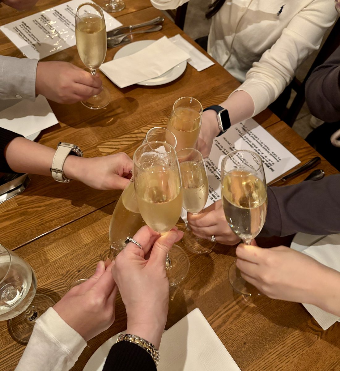 cstkhs's tweet image. 昨日は特別休をもらって学友の皆さんと昼から夜まで三度の乾杯🥂✨

文3特有の卒論の悩み、プライベートな事など真面目な話も多い中、小話も披露できてご満悦な一日でした🥳