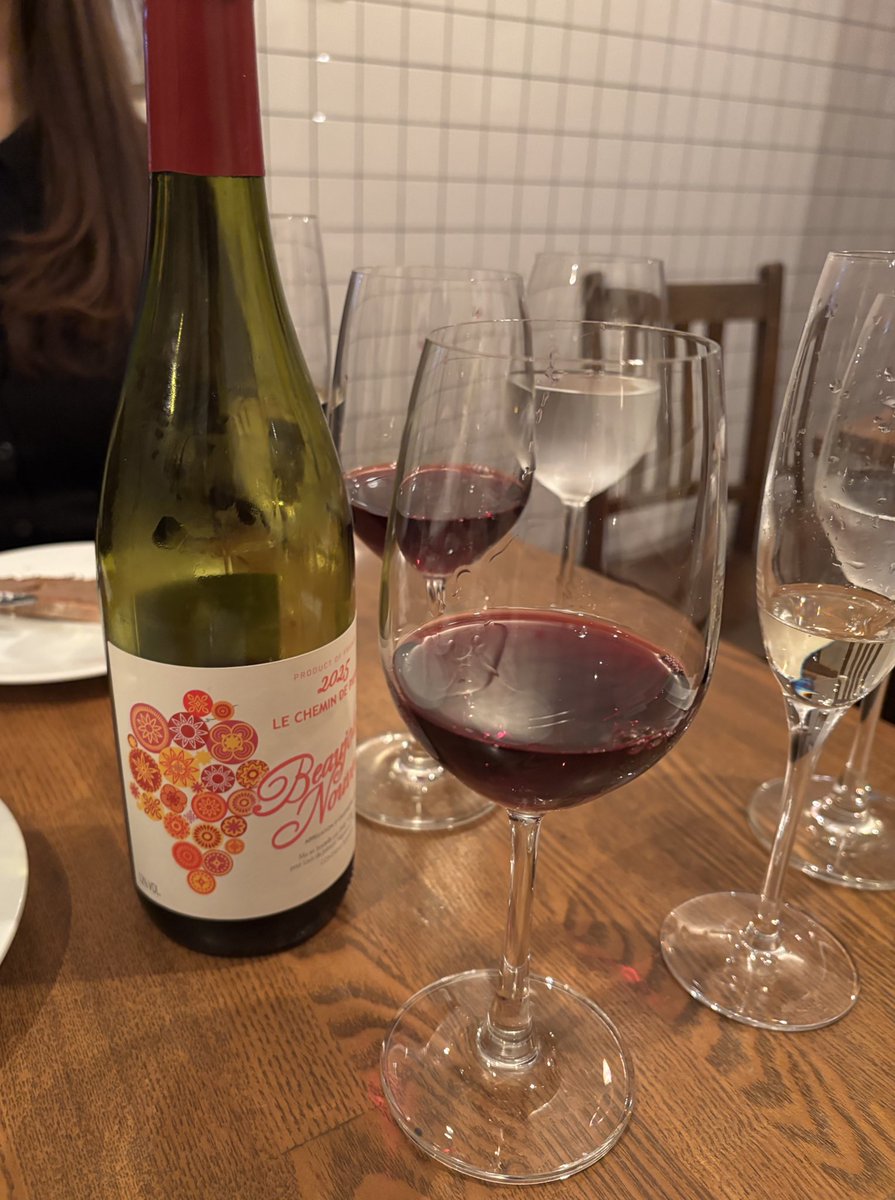 cstkhs's tweet image. 昨日は特別休をもらって学友の皆さんと昼から夜まで三度の乾杯🥂✨

文3特有の卒論の悩み、プライベートな事など真面目な話も多い中、小話も披露できてご満悦な一日でした🥳