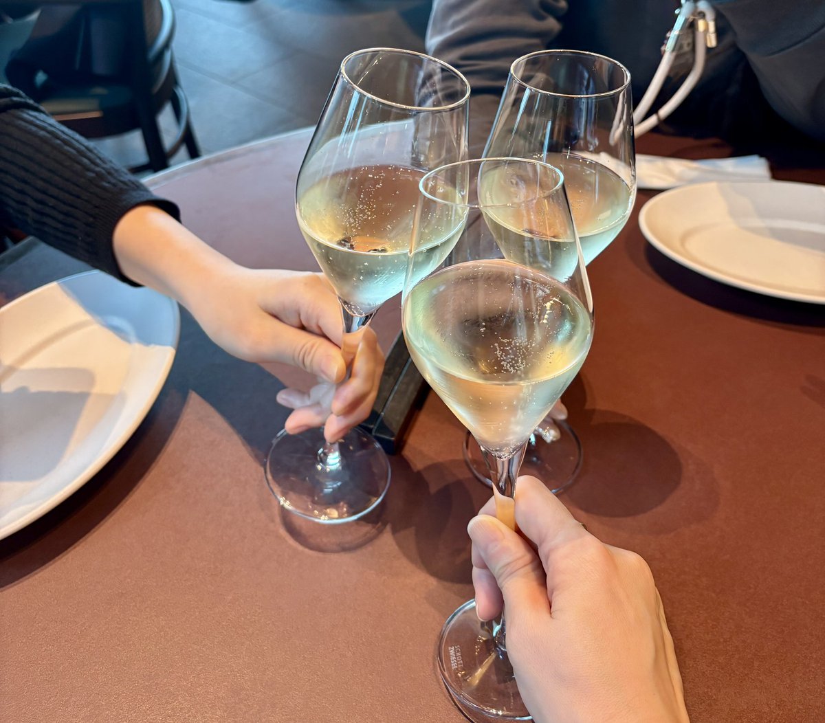 cstkhs's tweet image. 昨日は特別休をもらって学友の皆さんと昼から夜まで三度の乾杯🥂✨

文3特有の卒論の悩み、プライベートな事など真面目な話も多い中、小話も披露できてご満悦な一日でした🥳