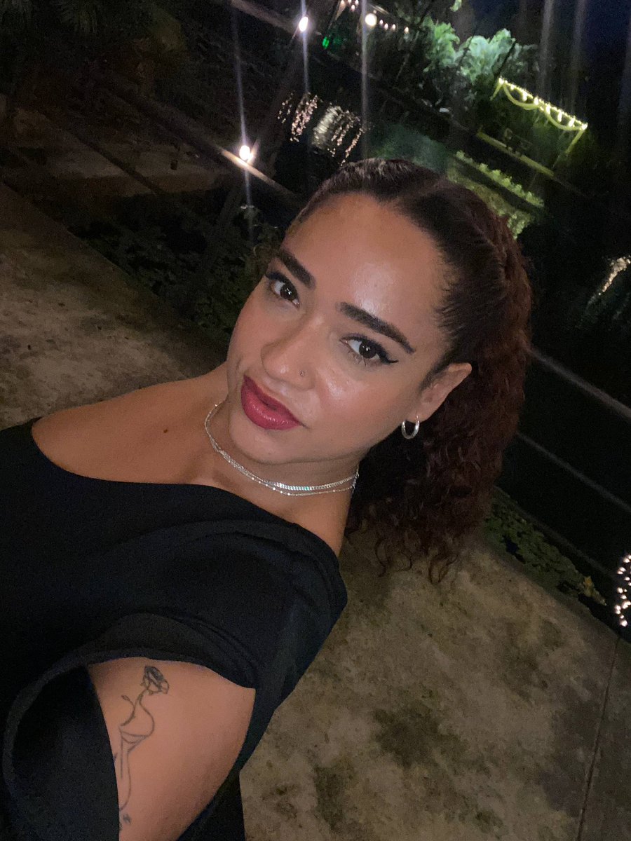 HannaMiills's tweet photo. @curvedollz Happy weekend guys https://t.co/uHc4XURiMt