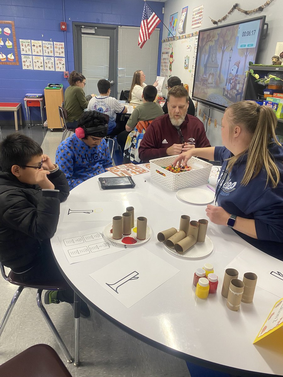 DrFergieT15's tweet image. It’s not everyday that the @SmyrnaMiddle admin get to join in the activities, but we sure did enjoy the stations! Happy Thanksgiving!🍁🦃