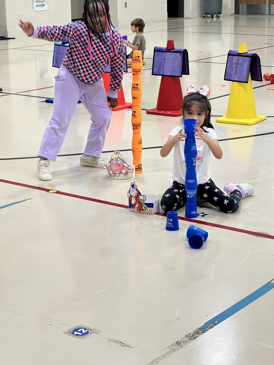 pe_wces's tweet image. Spent our Friday afternoon with Kinder &amp;amp; 1st creating our own build, shapes and/or towers.   Students were sad for this to end!  Don’t worry @SpeedStacksInc we will have a full unit in the Spring!!! @USGames