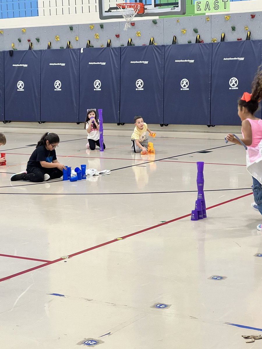 pe_wces's tweet image. Spent our Friday afternoon with Kinder &amp;amp; 1st creating our own build, shapes and/or towers.   Students were sad for this to end!  Don’t worry @SpeedStacksInc we will have a full unit in the Spring!!! @USGames