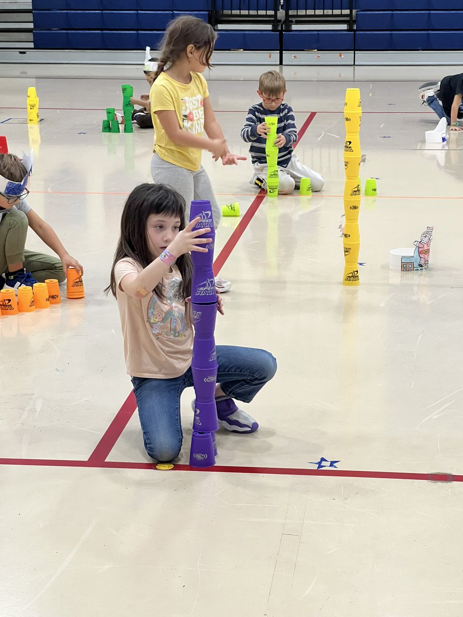 pe_wces's tweet image. Spent our Friday afternoon with Kinder &amp;amp; 1st creating our own build, shapes and/or towers.   Students were sad for this to end!  Don’t worry @SpeedStacksInc we will have a full unit in the Spring!!! @USGames