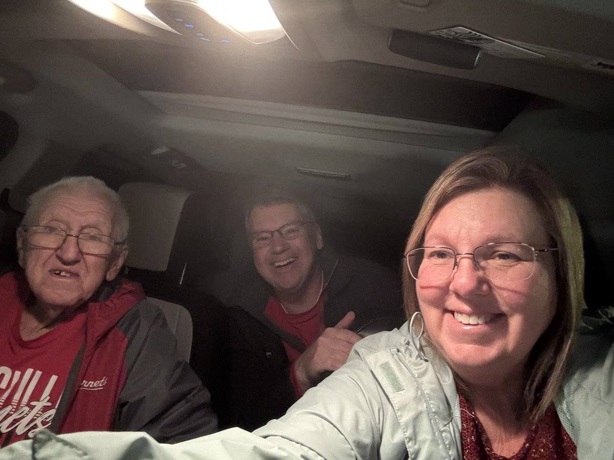 D8Books_Laura's tweet photo. Heading to exciting rhs girls game! https://t.co/XVmZztAdbY