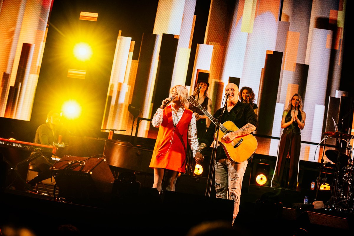 BLØF &amp; Vrienden 2025: de kop is eraf! Een fijne groep mensen op het podium en in de zaal… morgen weer 👏