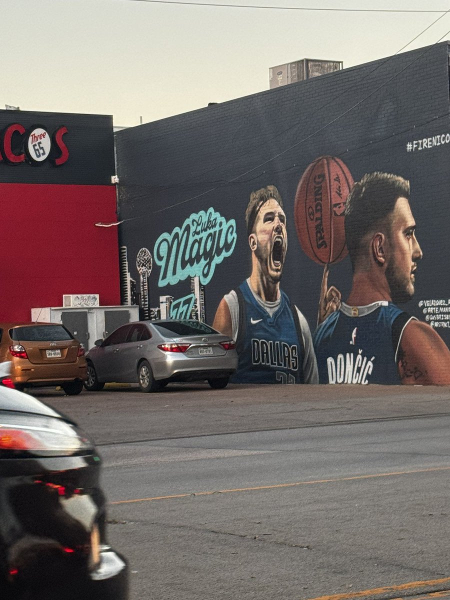 DLLS_Mavs's tweet image. How long will this mural stay up?