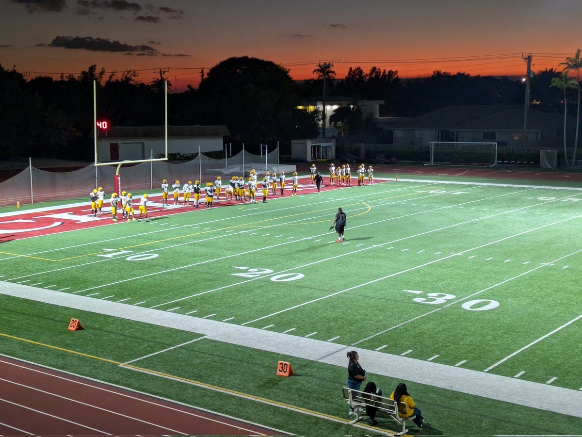 SoFlaScribe's tweet image. After a six-year hiatus, I am making my return to covering prep football. Miami Killian has arrived at Cardinal Gibbons in Fort Lauderdale. Here is the obligatory pregame picture. #FHSAA @FlaHSFootball #FLhsfb