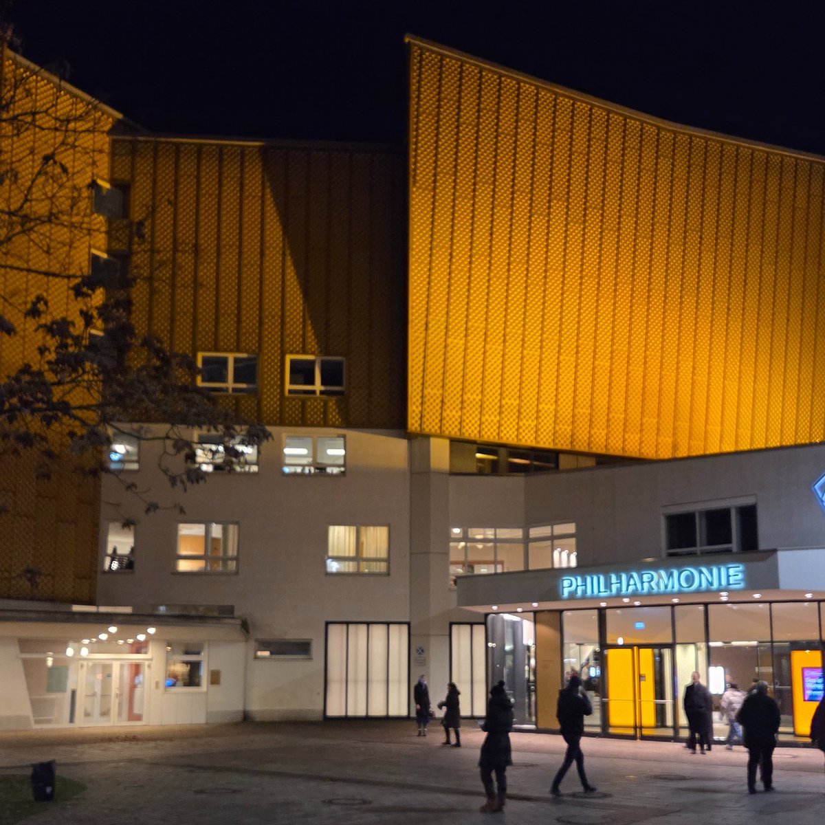 ベルリン㉑　コンサート

2025年11月21日（金）20時
BPh: Kammermusiksaal

Jazz at Berlin Philharmonic »Remember Cannonball«

Jakob Manz Altsaxofon, Flöte u. Co-Leitung
Danny Grissett Klavier u. Co-Leitung
Tony Lakatos Tenorsaxofon
Verneri Pohjola, Joshua Ginsburg, Francesco Ciniglio