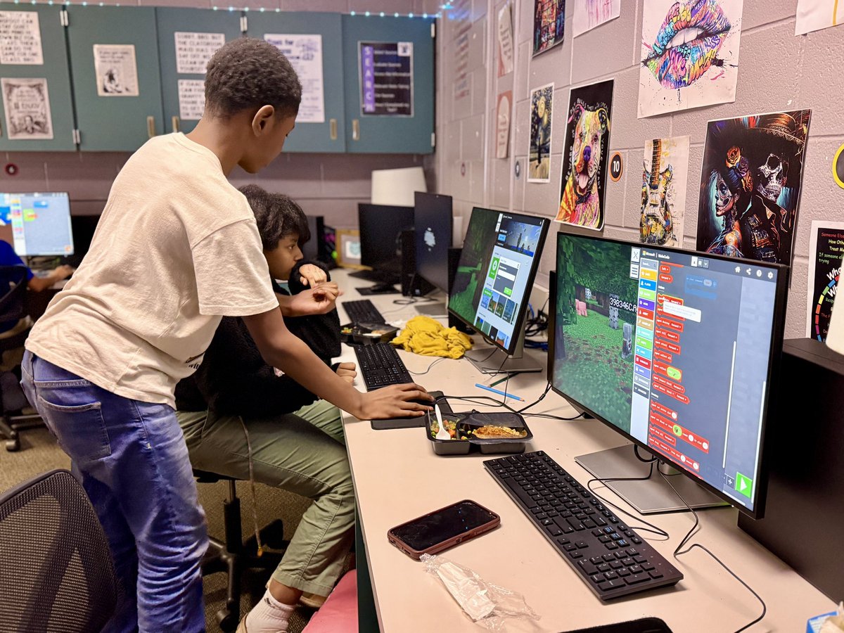 MsFuller_HMS's tweet image. Yesterday at Coding &amp;amp; Robotics Club, our Wildcats jumped into block coding in Minecraft and programmed an AI to recognize and gather wood. They were locked in and having a blast problem-solving and testing their code in real time! @HumbleISD_HMS @HumbleISD #HourOfCode @Minecraft