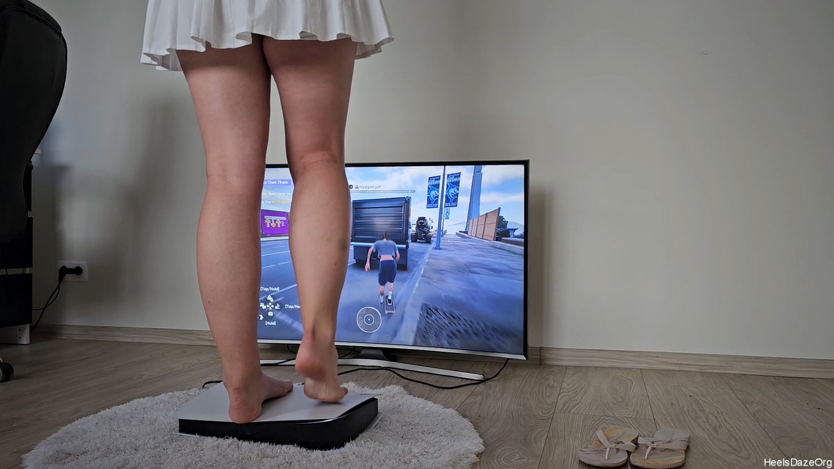DazeOrg's tweet photo. Crush PS5 Barefoot and in Flip Flops by HeelsDazeOrg @manyvids https://t.co/jAEZBaltoF #crush #crushfetish #ps5 #ps5crush  #Barefoot #footfetish #feetfetish #jumping #stomping  #giantess #electronicscrush #mv #footpic #flipflops #soles #foot #feet #barefeet https://t.co/pTStVQ16jj