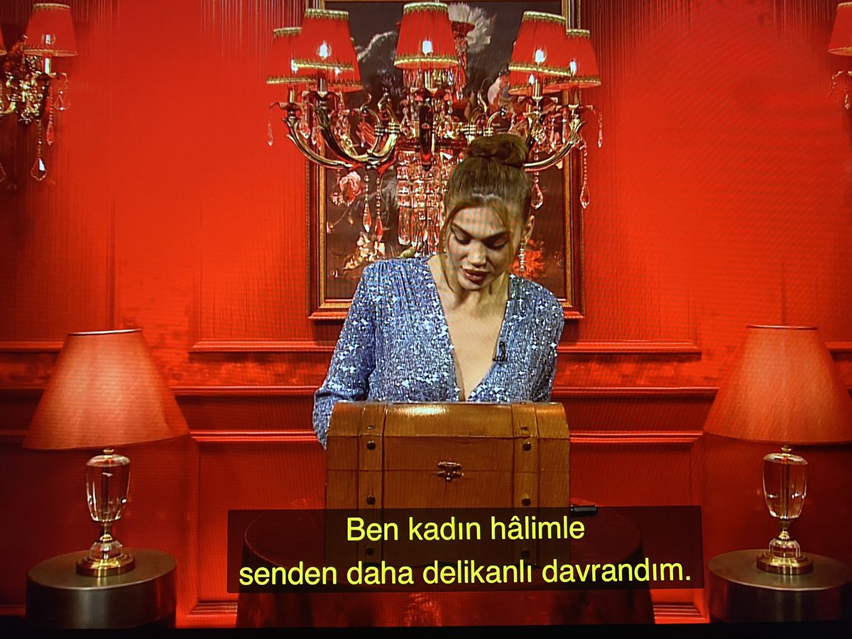 bir kadın olarak utanıyorum senden cümleye bak korkunçsun ya