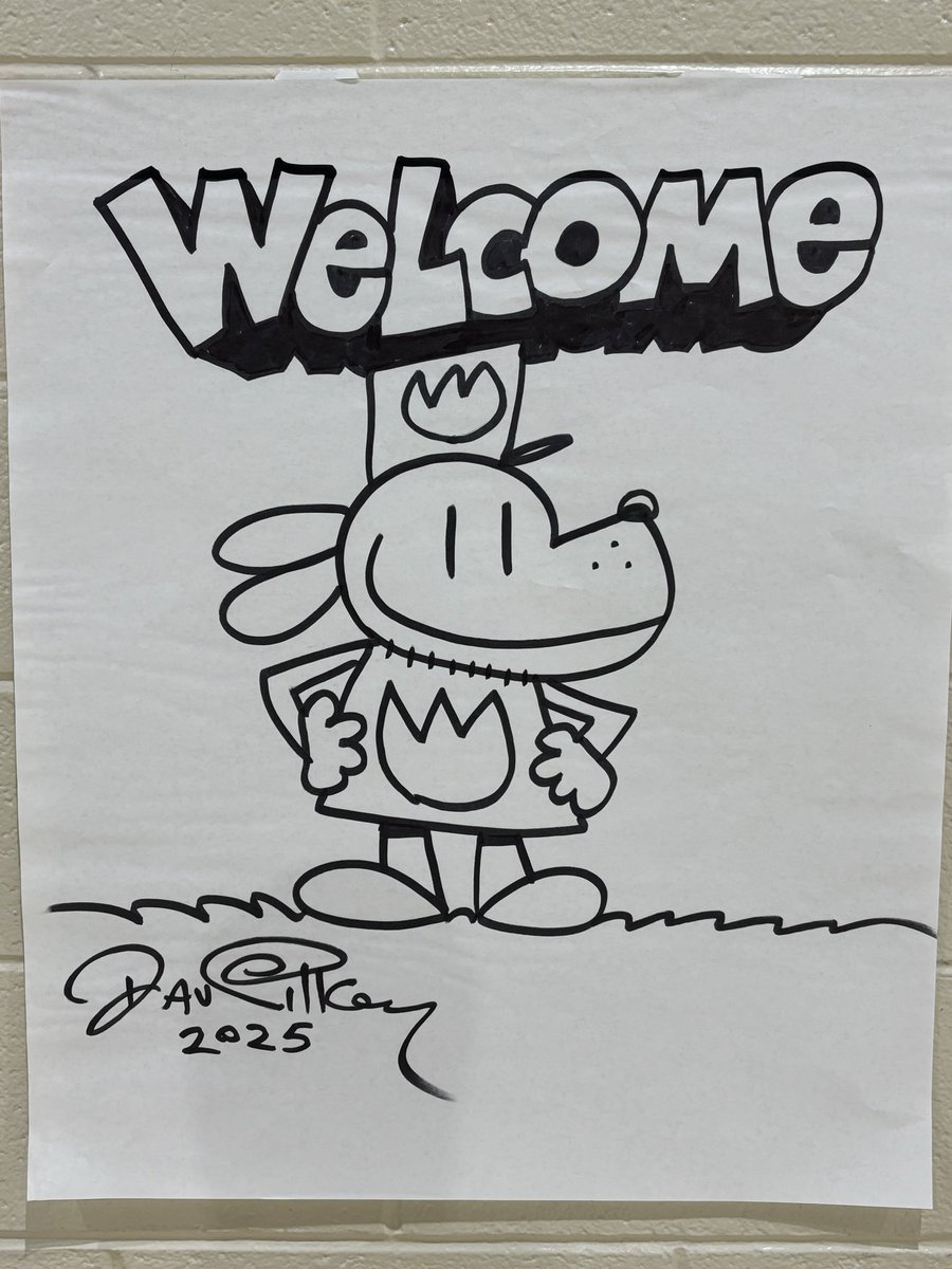 shebriej's tweet image. South Salem 4th and 5th grade Ss met bestselling author Dav Pilkey  Some of our readers took home gift bags and gift cards to grow their home libraries. Students left with a signed copy of his latest book, what an incredible EXPERIENCE for our NCS students! #NCSAchieves #E3