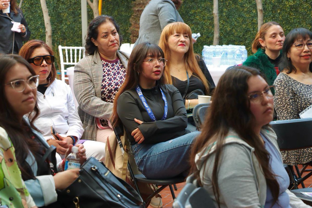 elconsejomx's tweet image. En #ElConsejo reafirmamos nuestro compromiso con las mujeres víctimas de violencia.
Recibimos a @fabi_fabula, de @semujerescdmx, quien habló sobre las múltiples manifestaciones de la violencia y espacios de contención como
Lunarios, Módulos de Abogadas y
&quot;Viaja Segura&quot;.