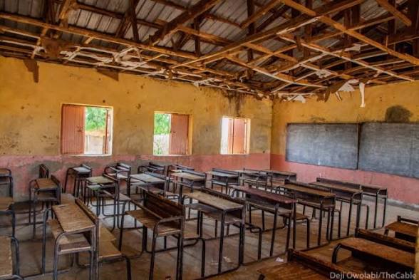 ChidiOdinkalu's tweet photo. Plateau State in NC #Nigeria has shut all basic education schools.
Katsina State in NW Nigeria has shut all public schools.
@nigeriagov has shut 47 #UnitySchools located in 4 different geo-political zones.
#WhereIsPresidentTinubu?! https://t.co/hAvXQ7FRaZ