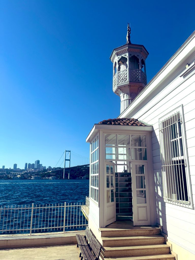Üryanizade Camii 🩵🕌”

#ÜryanizadeCamii #İstanbul #Kuzguncuk #Boğaz