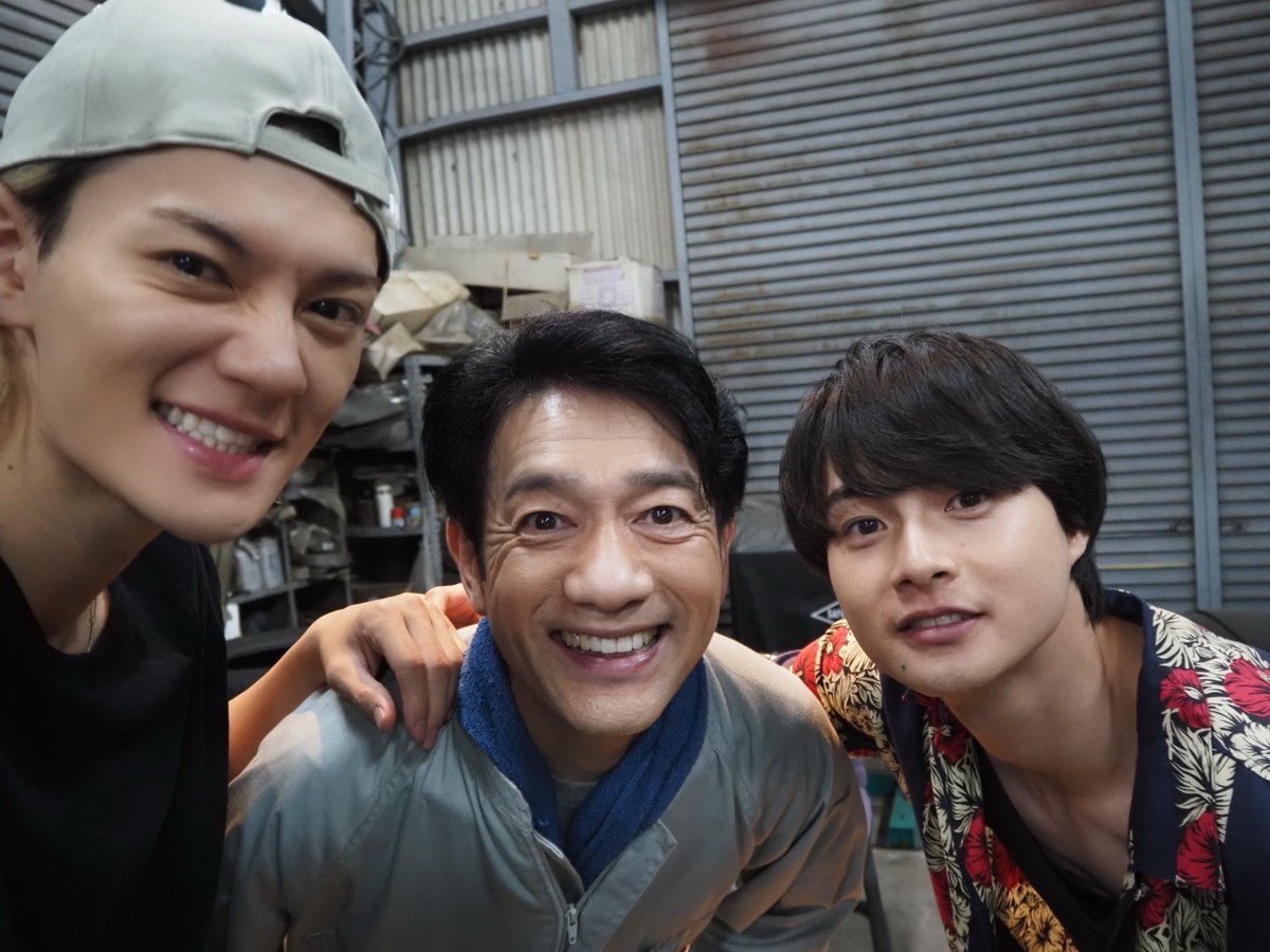 #エスケイプ ホリデー開催中🎉

未公開オフショット📷

5話で誘拐の計画を立てている
シーンの裏側🚗

この3人なら
誘拐されてもいいかも…ってちがーう！😆

TVerで第7話無料配信中✨
🔗bit.ly/tver_x_organic…

【第𝟖話】𝟏𝟏/𝟐𝟔(水)よる𝟏𝟎時放送📢
#佐野勇斗
#結木滉星
#飯田基祐