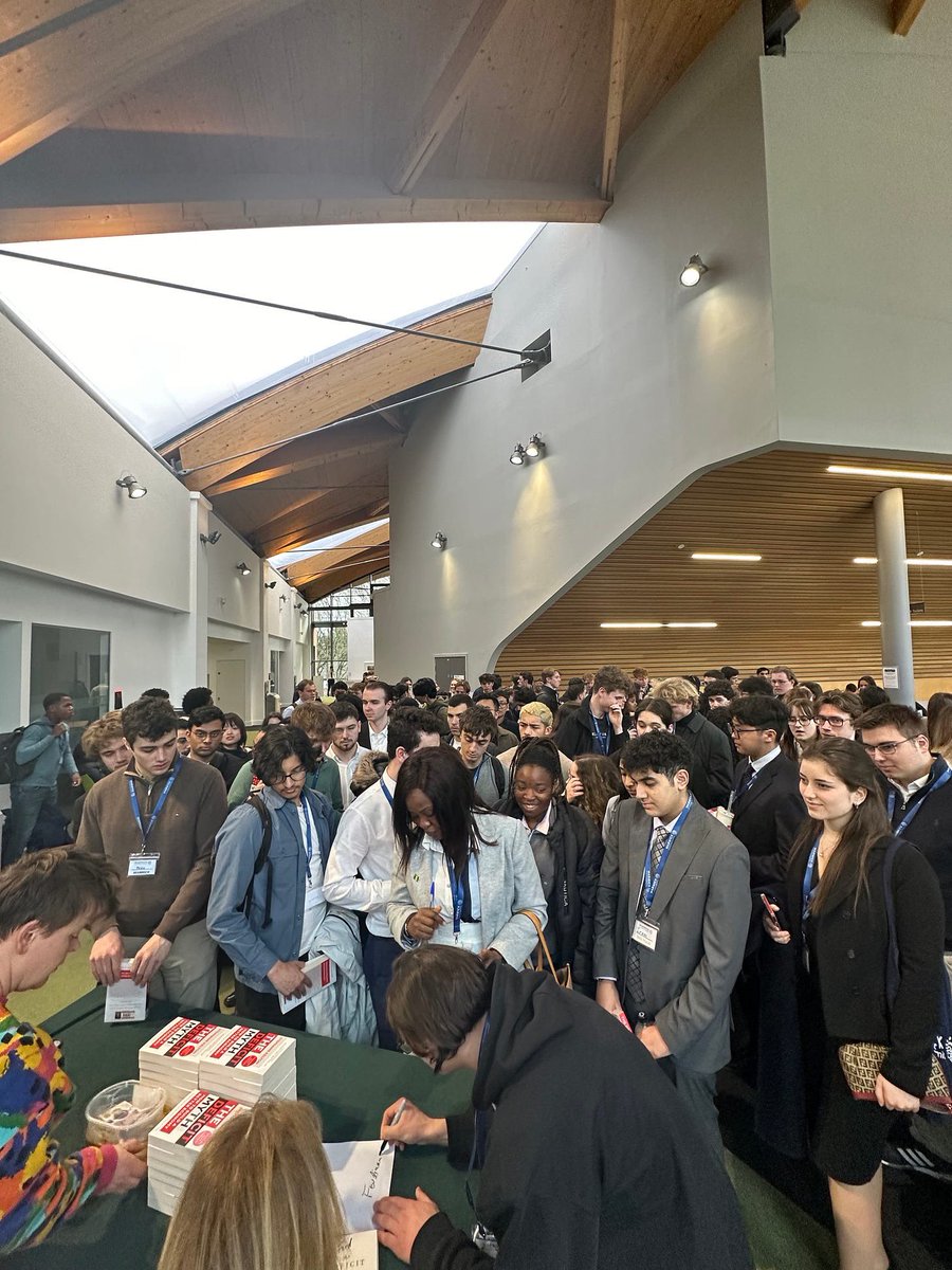 malcolm_reavell's tweet image. The most important economics book in the last 10 years and you don’t understand it. I’m really glad you’re in the minority there. Here’s the economics department at Warwick Uni queueing up to buy The Deficit Myth when the author visited. This is how most people greet it.