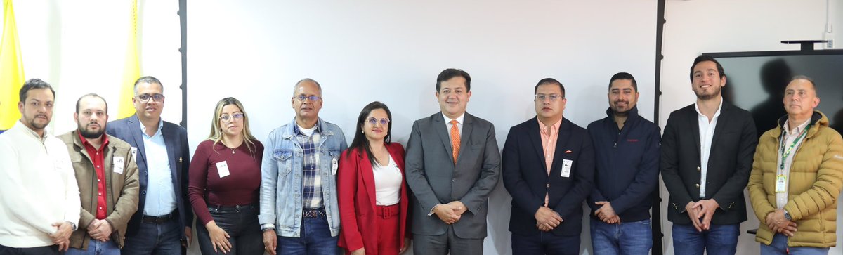 andrescastrofr's tweet image. Hoy instalamos la mesa metropolitana de personerías, como agentes del Ministerio Público, con representantes de Fusagasugá, Soacha, Chía, Cajicá, Facatativá, Madrid, Mosquera y Subachoque. Punto de partida: la preocupación ciudadana por el pico y placa de los sábados en Bogotá y…