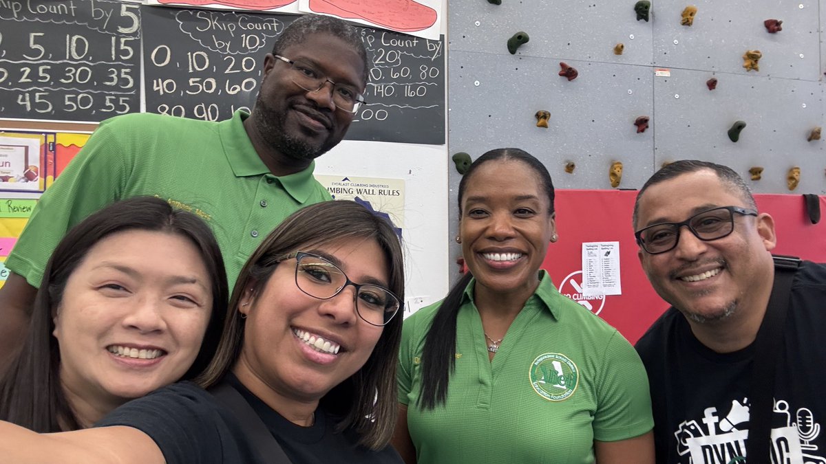 LinaMediaTX's tweet image. A busy and productive day before the holiday rush. Hope everyone enjoys their Thanksgiving break!