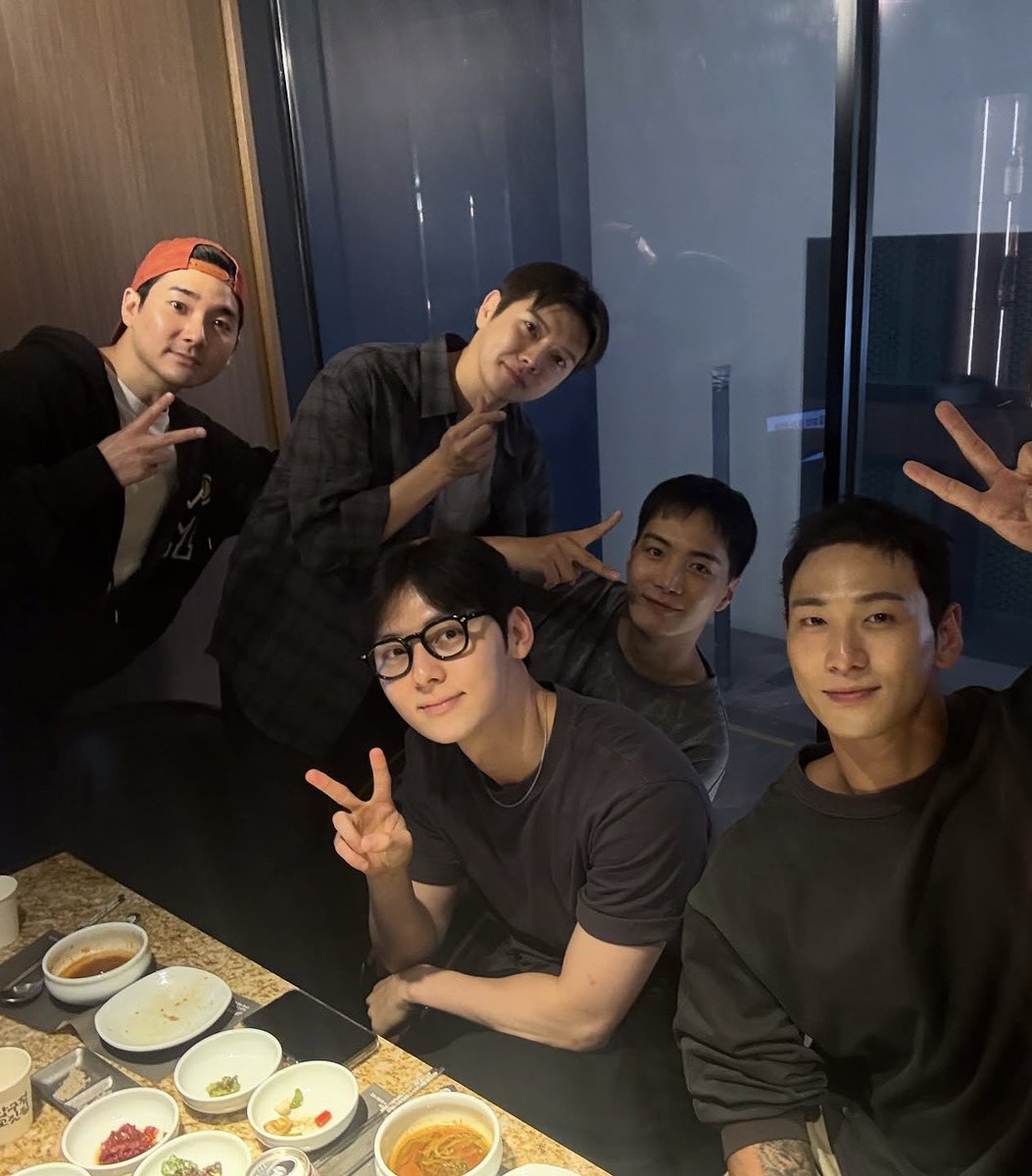 happy 5000th day, NU'EST💓