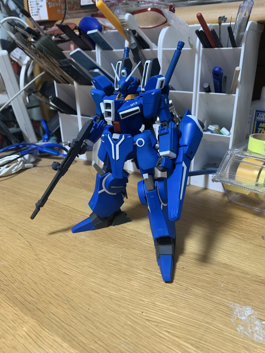 HGシルババレトからのガンダムマークⅤ完成。プラ板切り貼り、パテ盛りしてここまで原型をいじったのは初めて。改めて見比べると諸先輩の工作技術の凄さを実感！まだまだ練習が必要だー。てか、キット化してくれないかしら。
#ガンプラ好きと繋がりたい 
#ガンプラ改造 
#ガンプラは自由だ