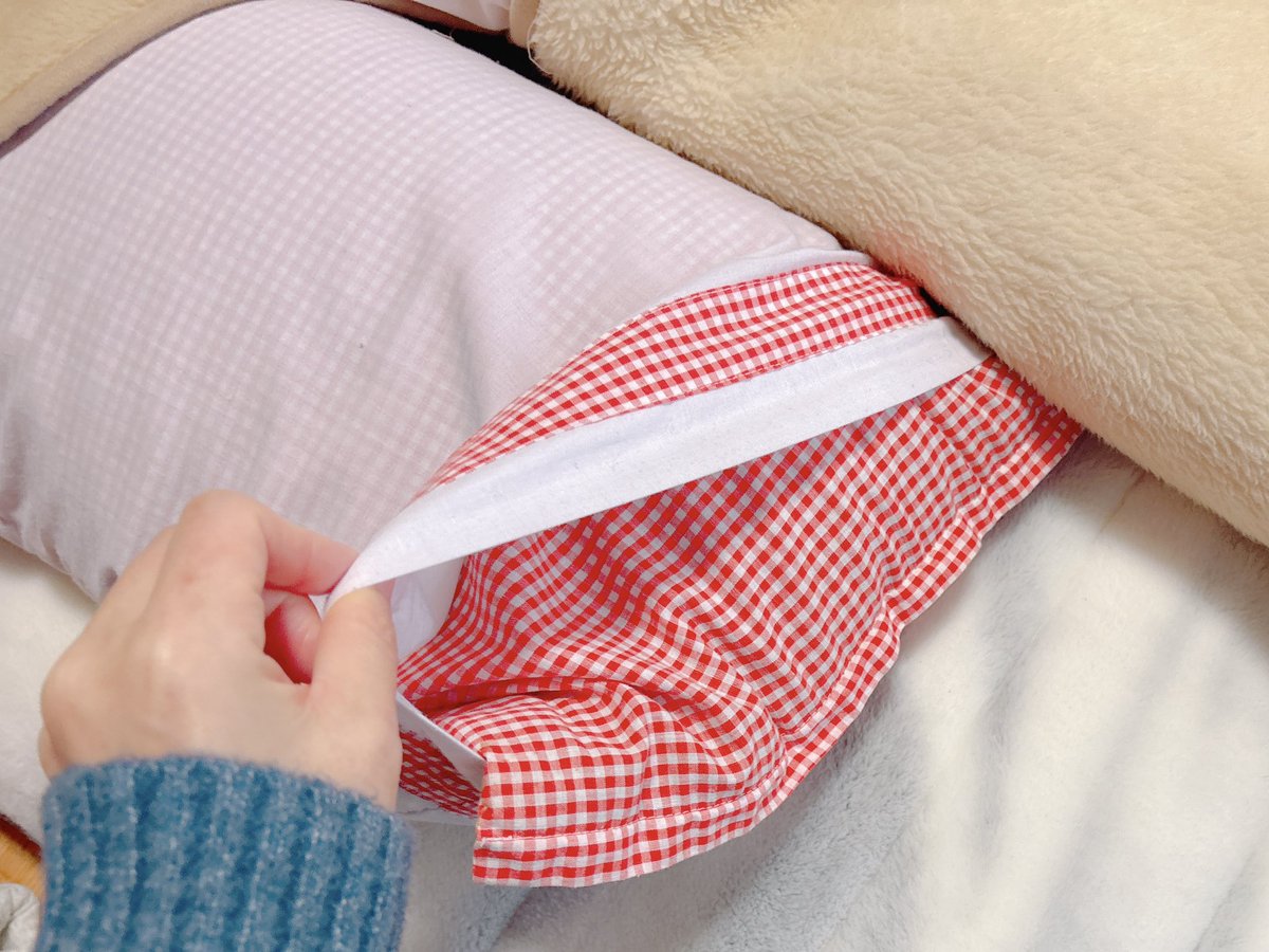 nappydisney's tweet image. 数日前から新潟の田舎へ来てます❄️
初雪も降って今日は雨☔️
時空が歪んで未だ昭和な物を普通に使ってるからちょいちょい可愛い🥰
ファンシーな掛け布団カバー🩷💚💙💛
枕カバーもギンガムチェックって可愛くて(中身は蕎麦殻)