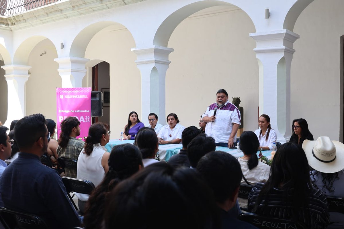 SECULTA_GobOax's tweet image. El programa, realizado por la Secretaría de Cultura federal y SECULTA, respalda proyectos artísticos desarrollados durante 8 meses, en categorías que van desde Adolescentes Creadores 🧒🎨 hasta Colectivas Indígenas y Afromexicanas, incorporadas por primera vez. 🌺🖤🌿