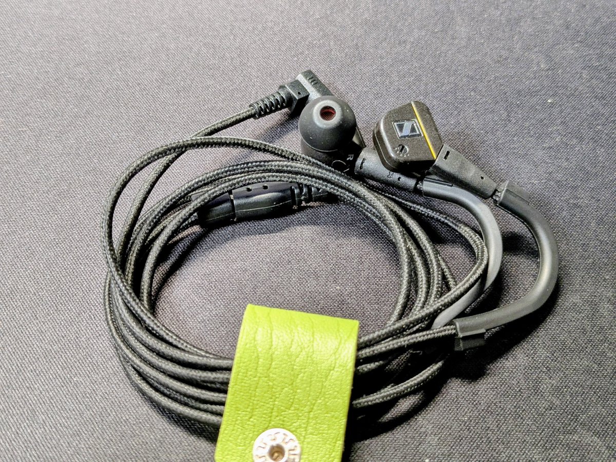 ゆる募です🙏
Sennheiser IE8欲しい方居ましたら2000円でお譲りします。
前オーナーから頂いたものなので私が買ったケーブル(Nobunaga2.5mm)+送料分の上記金額です。金のスミ入れも前オーナーです😅
ご希望あれば他に頂いたIE8用ケーブルも何本かお付けします。もしご興味がありましたらDMまで！